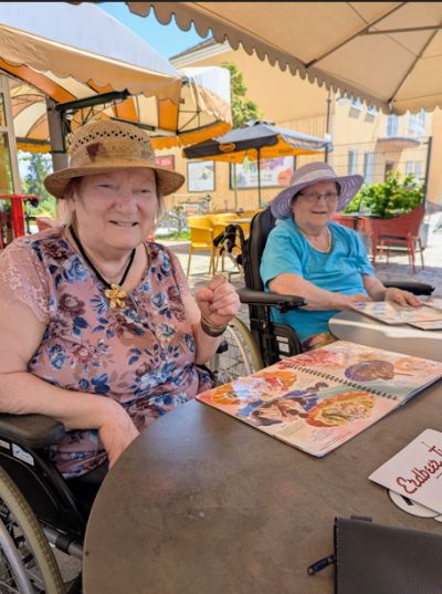 Besuch im Eiscafe – Bild 1